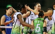 [포토] 기뻐하는 GS칼텍스 선수단