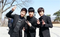 에이젝스 형곤, 윤두준-이준과 '훈남 요원 3인방' 인증샷 공개