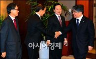 [포토]비은행권 인사들과의 만난 갖는 김중수 한은 총재