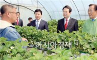 [포토]박준영 전남지사, 장성 풀향기미술관농원 방문