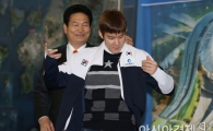 [포토] 박태환 '단복 잘 어울리나요'