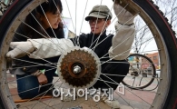 [포토]성동구, '2013년 찾아가는 이동 자전거 수리센터' 운영 