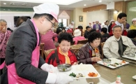 [포토]노희용 광주 동구청장, 급식봉사 