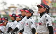 [포토] 김기태 감독 '가을야구를 꿈꾸며'