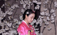 [포토]꽃밭 거니는 김태희
