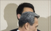 [포토]입경만 허용된 개성공단... 심각한 국방장관