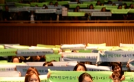[포토]구호 외치는 참가자들 '친환경급식 우리가 지킨다'