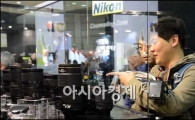 [포토]'저 렌즈 좋아보여'