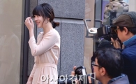 [포토]기자들 시선마저도 빼앗는 설리의 미모