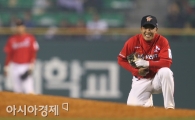 [포토] 정근우 '뼈아픈 실책'