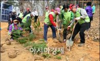 [포토]식목일 맞아 나무 심는 시민들