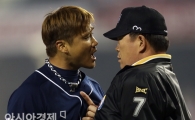 [포토] 삼진 판정에 항의하는 홍성흔