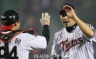 [포토] 현재윤-봉중근 승리 기쁨