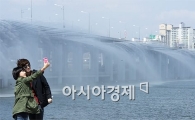 [포토]반포대교 무지개분수 본격 가동