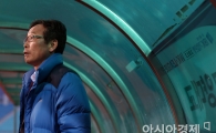 [포토] 유동관 감독 '명문구단의 자존심을 지킨다'