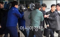 [포토]취재진에 둘러싸인 입경자