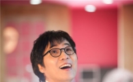 (인터뷰) 가수 이용 "용필이 형 새앨범 소식에 더욱 힘 얻어"