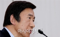 [포토]답변하는 윤병세 외교부 장관
