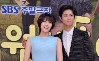 [포토]박보검, 유영에게 '매너손'