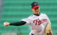 [포토] 역투하는 신정락 '스윕 가는거야'