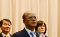 [포토] 국민의례하는 박한철 신임 헌법재판소장
