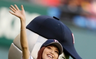 [포토] 레인보우 김재경 '시구자로 나섰어요~'