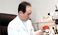 스마트폰이 눈질환 부른다…안구건조증·청년노안 위험↑