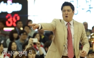 [포토] 작전지시 내리는 문경은 감독