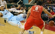 [포토] 문태영 '박상오, 너무 거친거 아냐?'