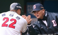 [포토] 홍성흔-김진욱 감독 '다정한 하이파이브'