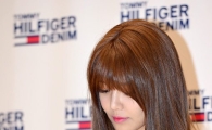 [포토]소녀시대 수영, 사인은 정성껏~