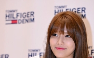 [포토]수영 '제 사인 어때요?'