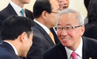 [포토]악수하는 현오석 경제부총리