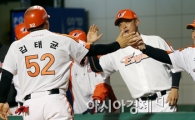[포토] 홈인하는 김태균