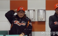 [포토] 경기 지켜보는 김응용 감독