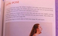 흉내 불가능 요가 자세 "다리꼬면서 혀내밀기"