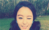 시크릿, 컴백 초읽기··송지은 '유혹의 윙크' 셀카 공개