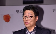 [포토]연극 '먼로의 환생' 소개하는 강철웅 감독