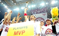 [포토] MVP 양동근 '트로피 번쩍'
