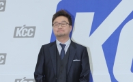 [포토]'나인투식스' 박휘순, '정장 잘 어울리나요?'