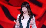 [포토]'걸스데이' 유라, 섹시한 멜빵춤