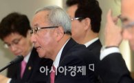 [포토]현오석 부총리, "개성공단 입주기업 종합대책 발표예정"