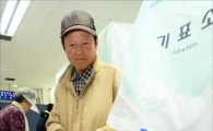 [포토]투표하는 노원 시민