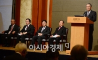 [포토]인사말 전하는 사사키 미키오 회장 