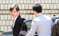 [포토]법원으로 향하는 최재원 부회장