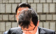 [포토]최재원 부회장, 고개 숙인 채 법원으로