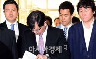 [포토]법원에 들어선 최재원 부회장