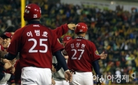 [포토] 김상현 '투런홈런으로 차이 벌리자'