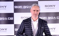 [포토]포즈 취하는 롤랜드 에머리히