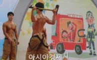 [포토]빗 속에서 끄떡없는 우리는 소방관 